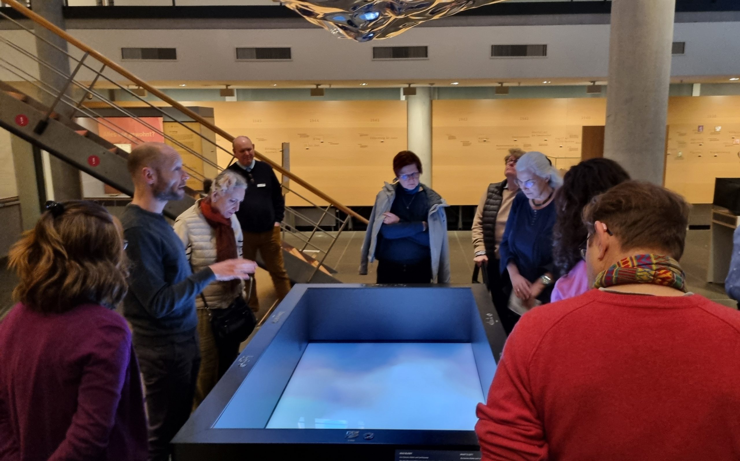 Der Egalitäre Minjan zu Besuch im Deutschen Exilarchiv 1933–1945 in der Deutschen Nationalbibliothek.